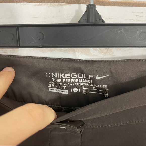 Nike Golf Brown Bermuda Active Athletic Shorts - Picture 2 of 4